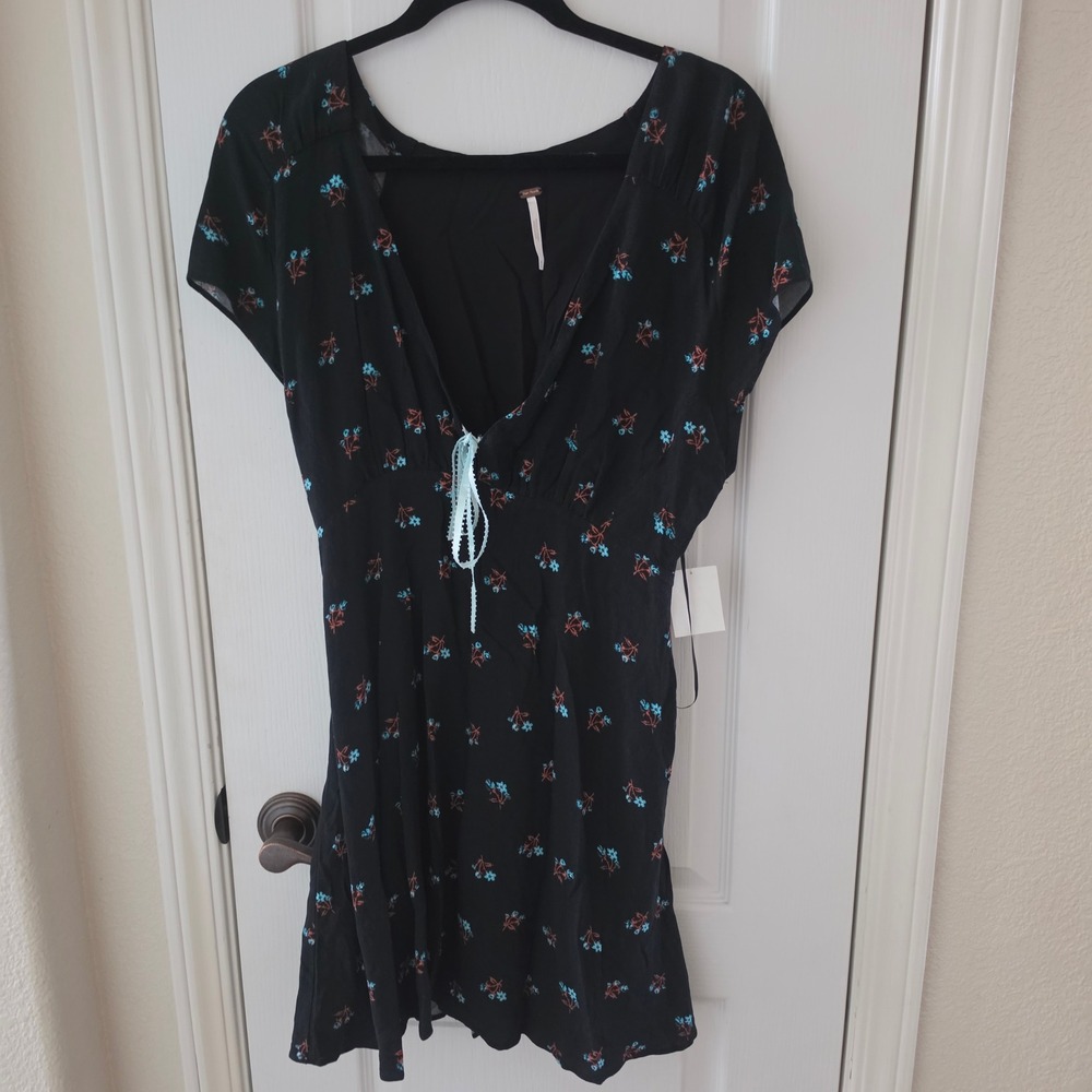 Free People Black Floral Mini Dress Lace Up V-Neck Smocked Back Size Medium